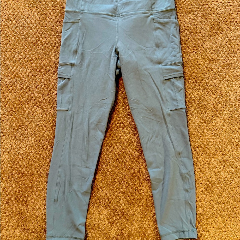 Athleta Salutation Stash cargo leggings 7/8 length size S